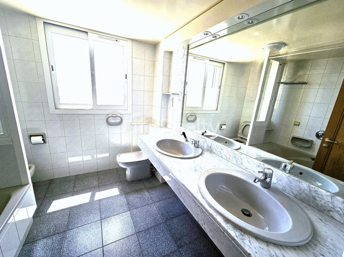 Image No.17-6 Bed House for sale