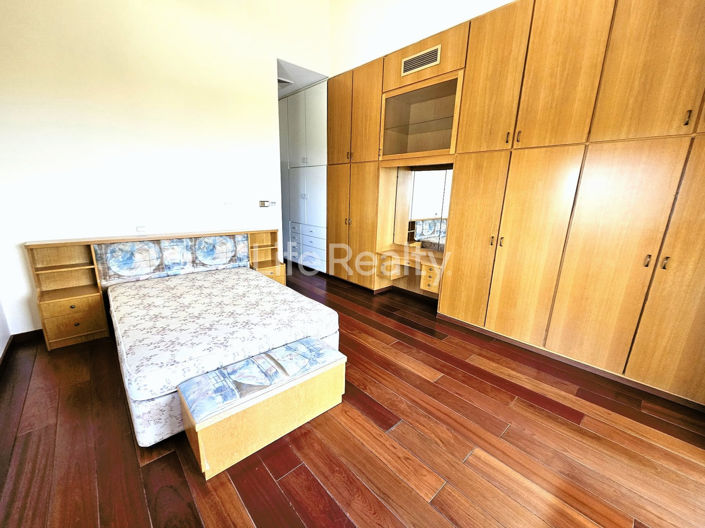 Image No.19-6 Bed House for sale