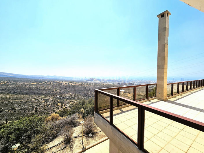 Image No.6-6 Bed House for sale