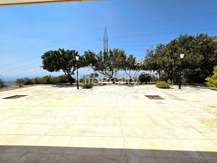 Image No.8-6 Bed House for sale