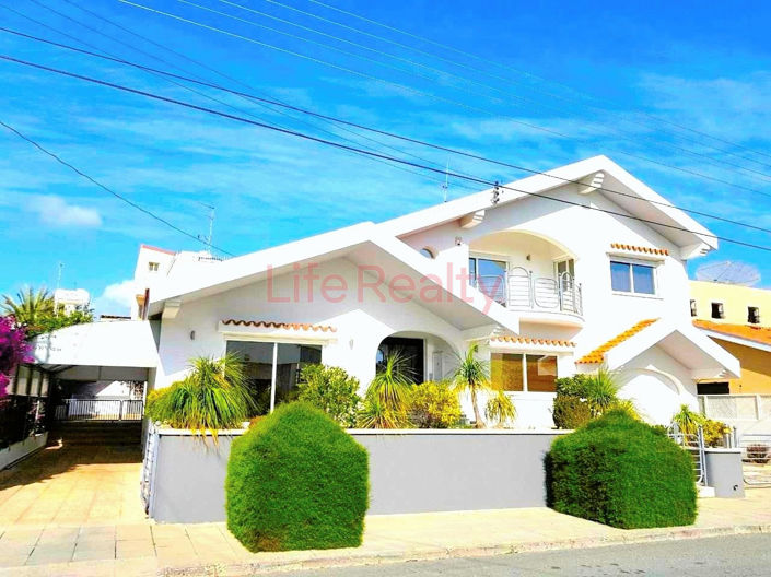 Image No.1-4 Bed House for sale