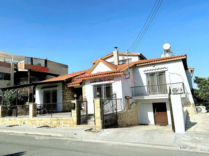 Image No.24-7 Bed House for sale