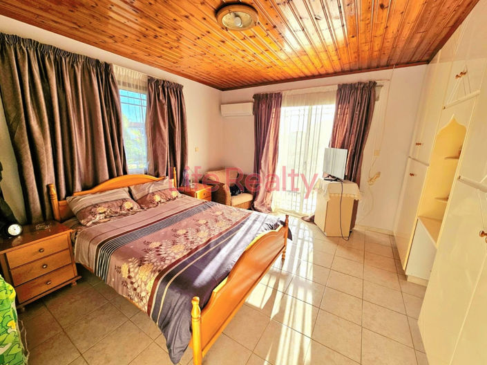 Image No.8-7 Bed House for sale