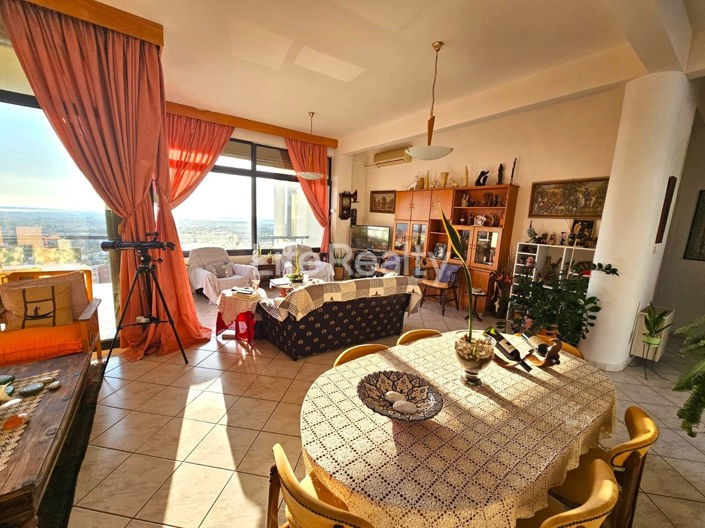 Image No.5-6 Bed House for sale