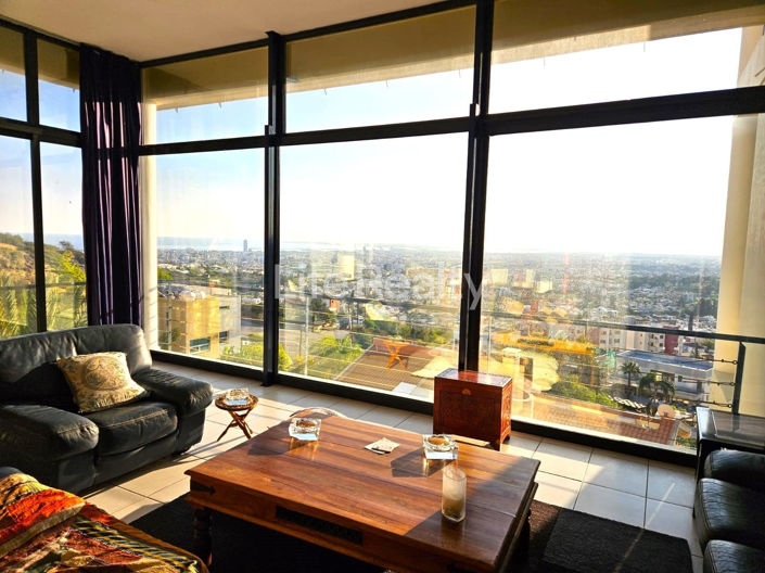 Image No.8-6 Bed House for sale