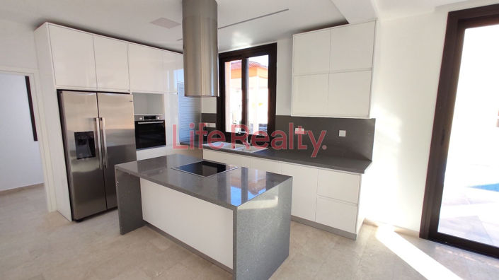 Image No.14-4 Bed House for sale