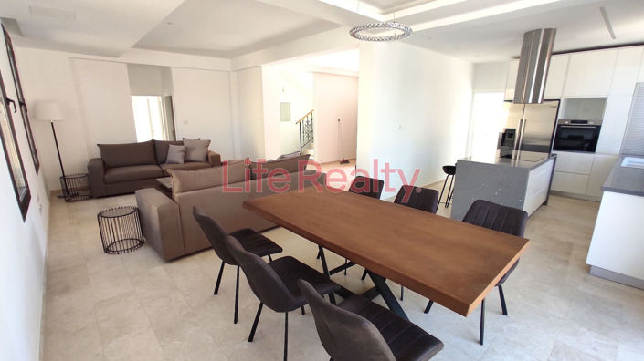 Image No.2-4 Bed House for sale