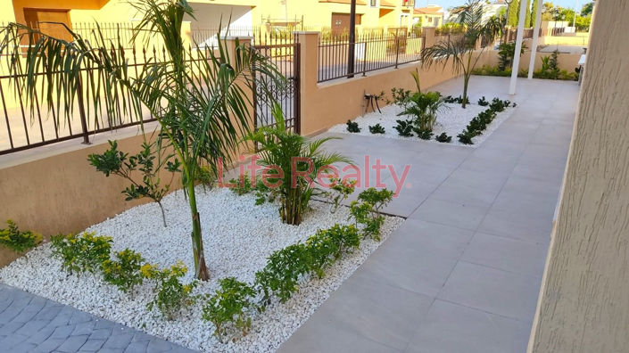 Image No.27-4 Bed House for sale