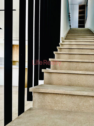 Image No.11-3 Bed House for sale