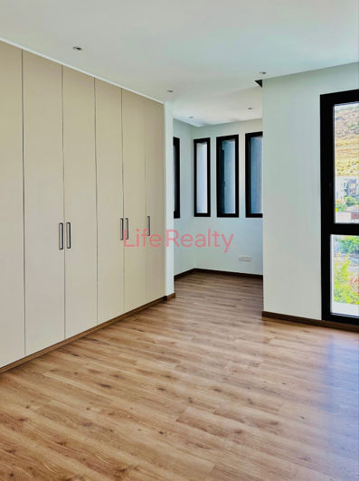 Image No.14-3 Bed House for sale