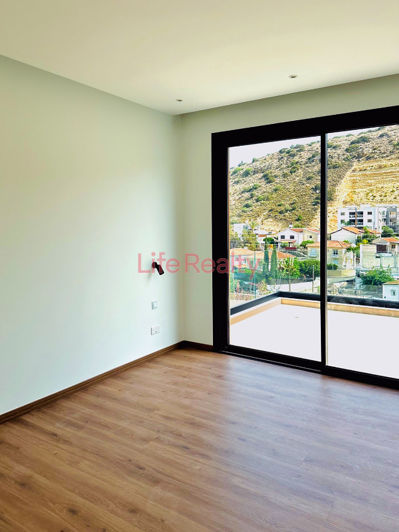 Image No.17-3 Bed House for sale