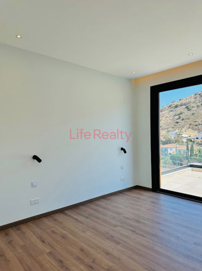 Image No.18-3 Bed House for sale