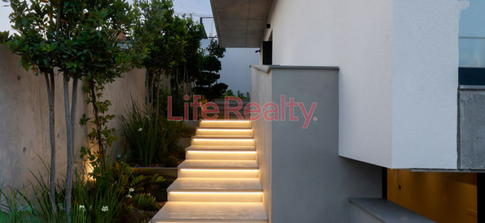 Image No.12-5 Bed House for sale