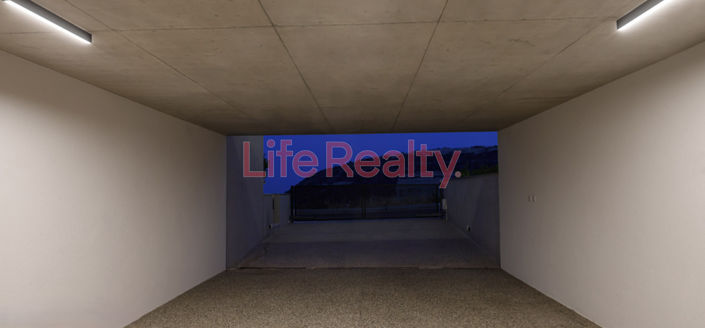 Image No.18-5 Bed House for sale