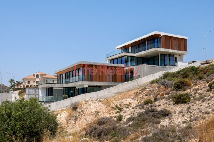 Image No.2-5 Bed House for sale