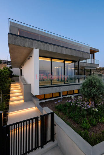 Image No.8-5 Bed House for sale