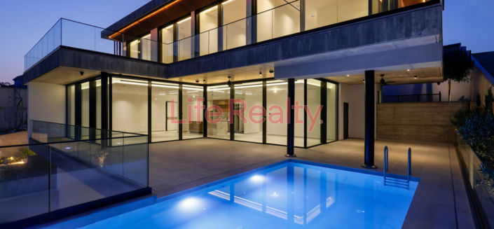 Image No.9-5 Bed House for sale