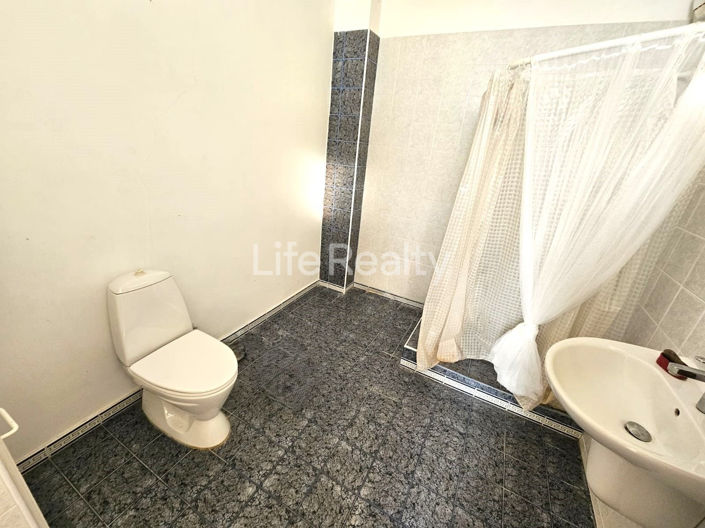 Image No.25-6 Bed Property for sale