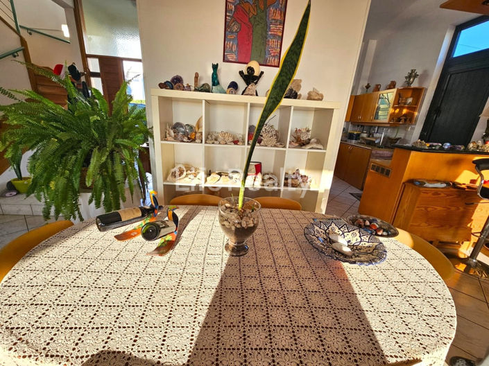 Image No.9-6 Bed Property for sale