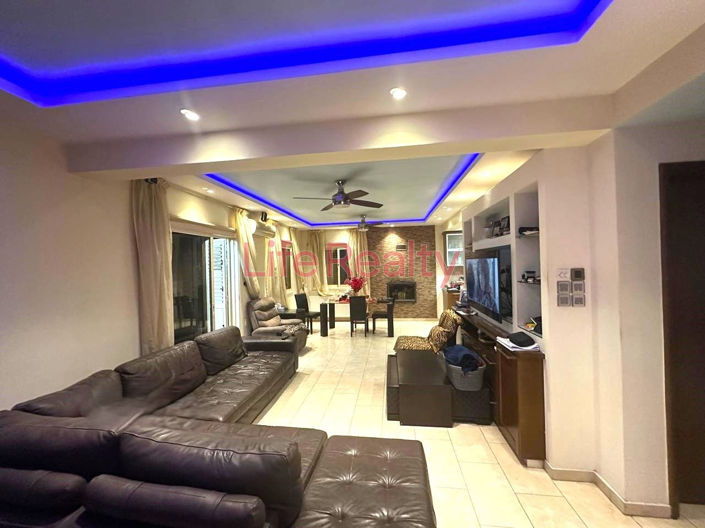 Image No.3-4 Bed House for sale