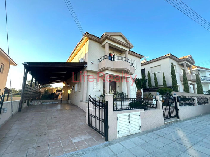 Image No.8-4 Bed House for sale