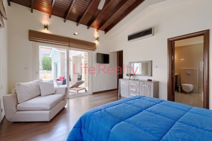 Image No.15-6 Bed House for sale