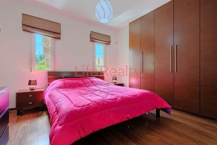 Image No.20-6 Bed House for sale