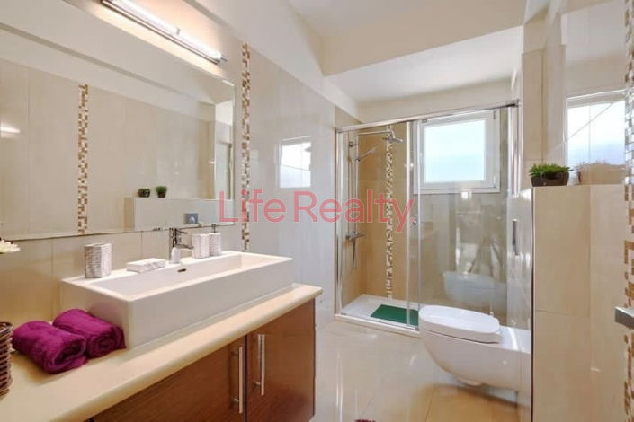 Image No.21-6 Bed House for sale