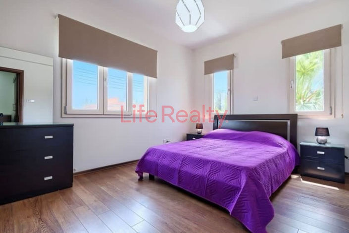 Image No.26-6 Bed House for sale