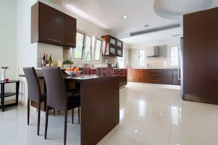 Image No.27-6 Bed House for sale