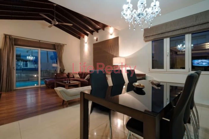 Image No.4-6 Bed House for sale