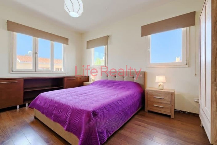 Image No.6-6 Bed House for sale