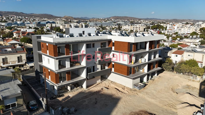 Image No.2-Appartement de 2 chambres à vendre à Agios Athanasios