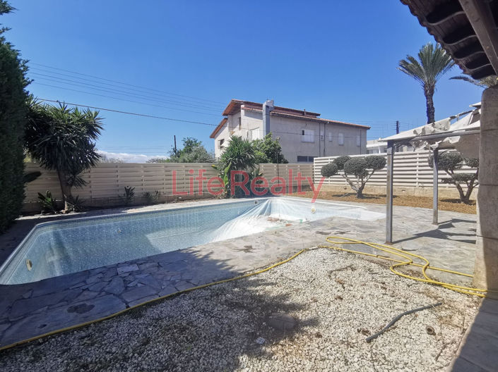 Image No.2-5 Bed House for sale