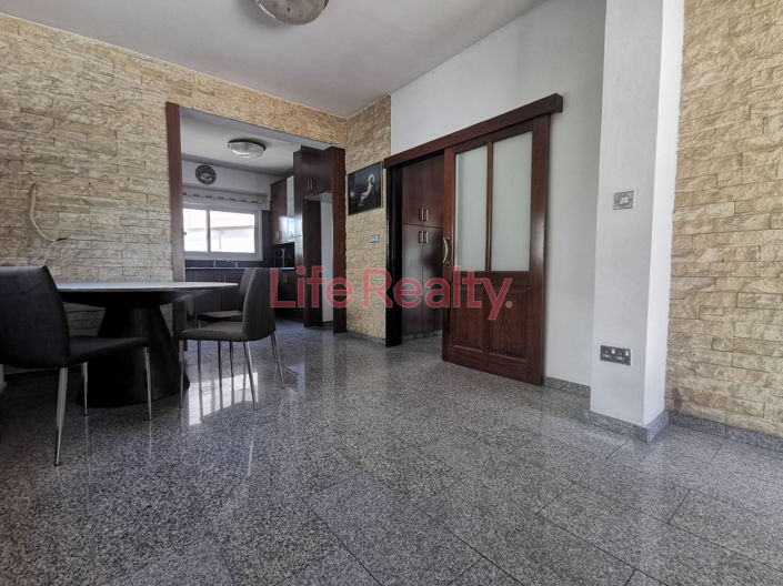 Image No.16-5 Bed House for sale