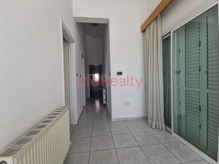 Image No.17-5 Bed House for sale