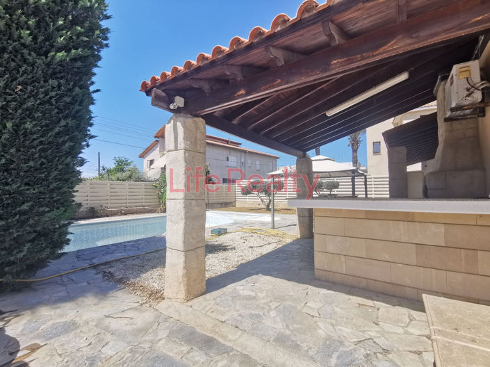 Image No.3-5 Bed House for sale