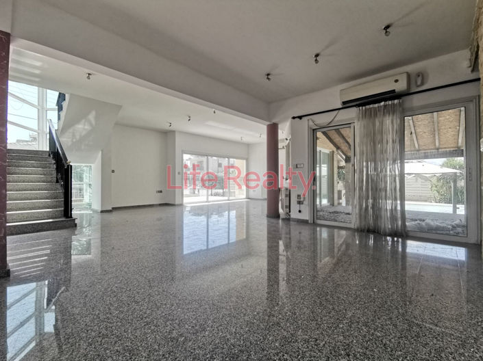 Image No.7-5 Bed House for sale