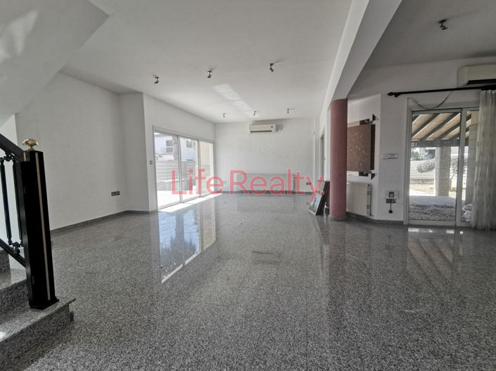 Image No.8-5 Bed House for sale