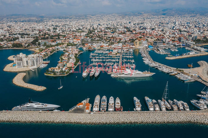 Image No.1-Terrain à vendre à Limassol Marina