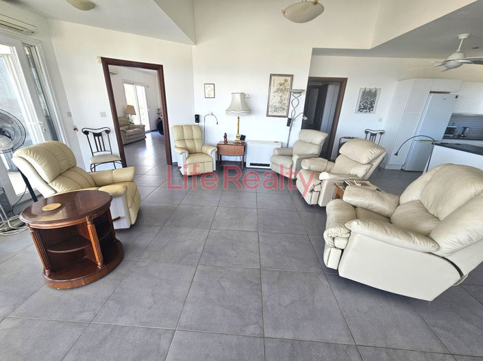 Image No.2-Maison de 5 chambres à vendre à Limassol