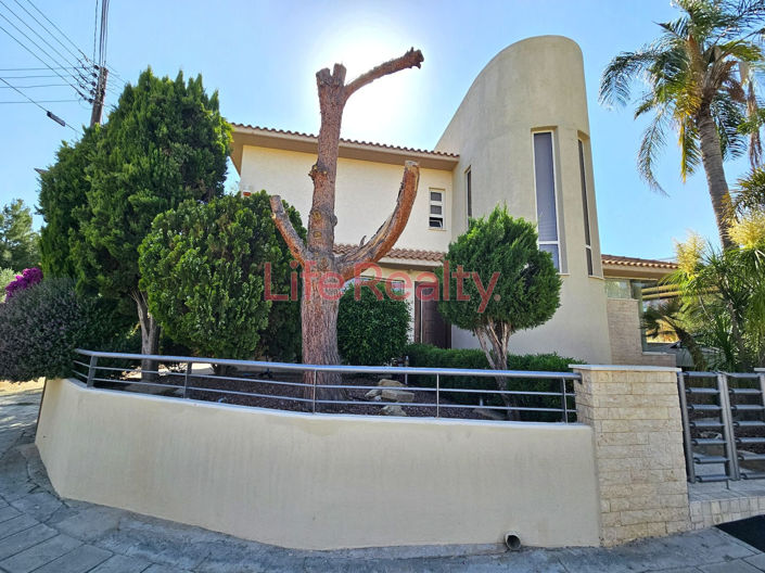 Image No.1-5 Bed House for sale