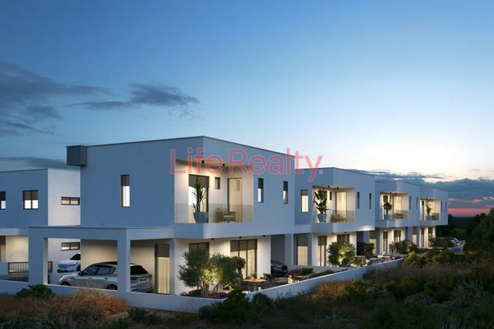 Image No.8-3 Bed House for sale