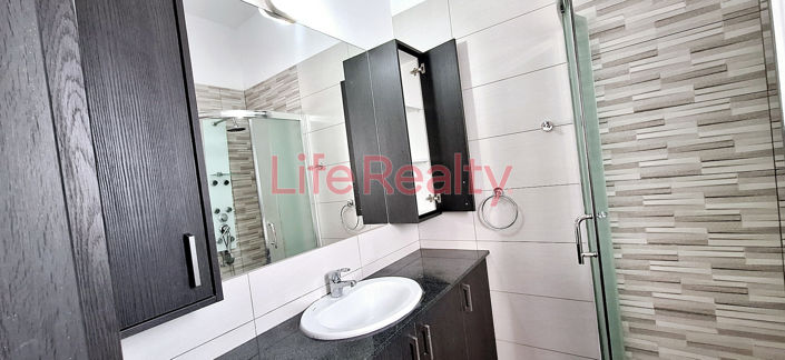 Image No.10-3 Bed House for sale