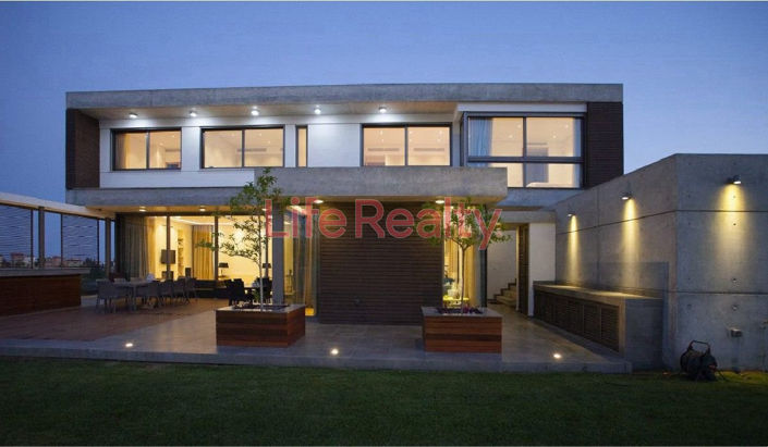 Image No.1-5 Bed House for sale