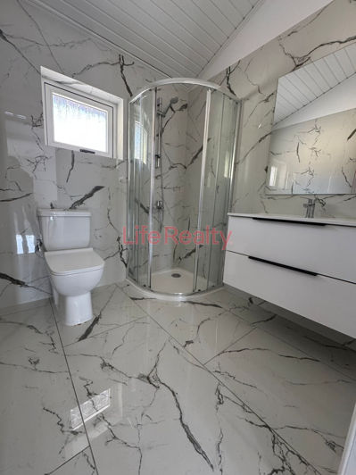 Image No.8-2 Bed House for sale