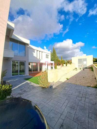 Image No.1-4 Bed House for sale