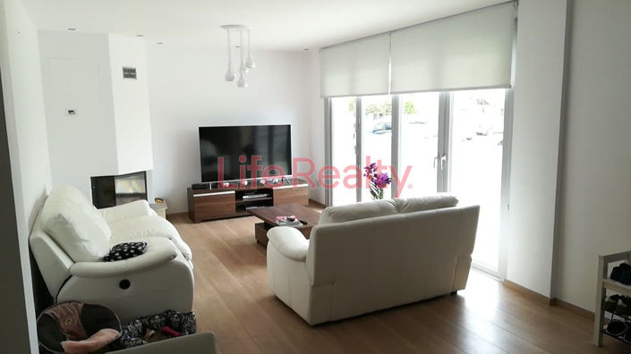 Image No.1-3 Bed House for sale