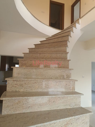 Image No.12-5 Bed House for sale