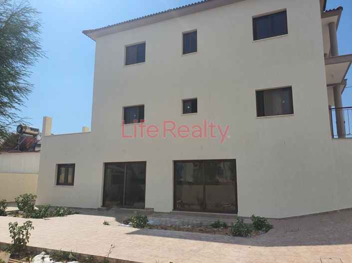 Image No.2-5 Bed House for sale